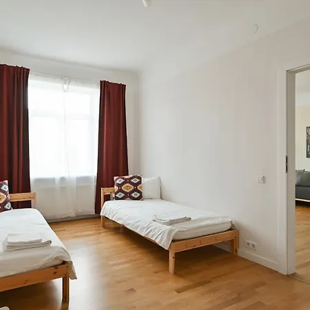 Families & Groups - 4 Bedrooms - Spacious 110m2 - Perfect Location Apartment *