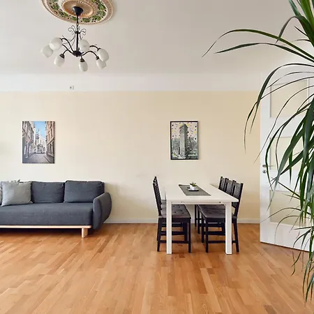 Apartment Families & Groups - 4 Bedrooms - Spacious 110m2 - Perfect Location Riga