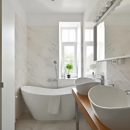 Families & Groups - 4 Bedrooms - Spacious 110m2 - Perfect Location Apartment Riga
