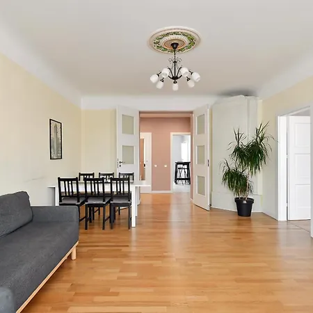Apartment Families & Groups - 4 Bedrooms - Spacious 110m2 - Perfect Location Riga