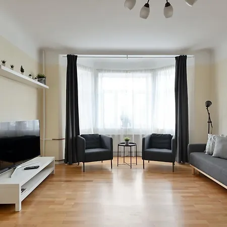 Families & Groups - 4 Bedrooms - Spacious 110m2 - Perfect Location