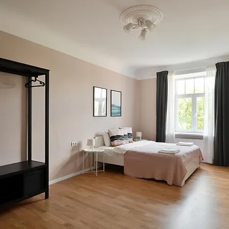 Luxury 110m2 3-bedroom For 9 With Bathtub - Caka Street Apartman Riga