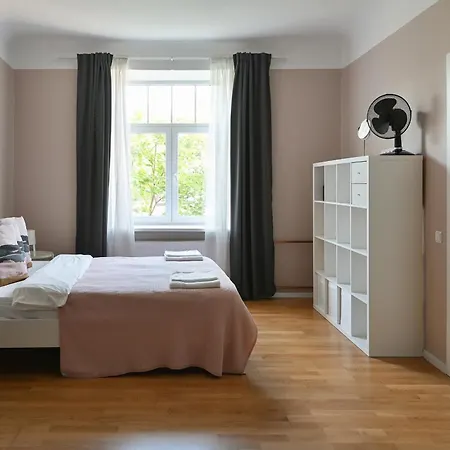 Families & Groups - 4 Bedrooms - Spacious 110m2 - Perfect Location *